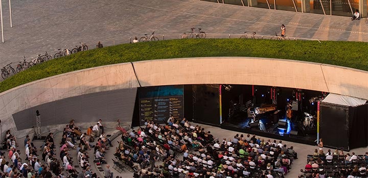 Mercedes-Benz of Milwaukee North in Milwaukee WI