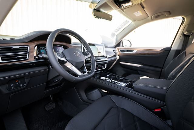 2026 Volkswagen Atlas 2.0T SE w/ Technology