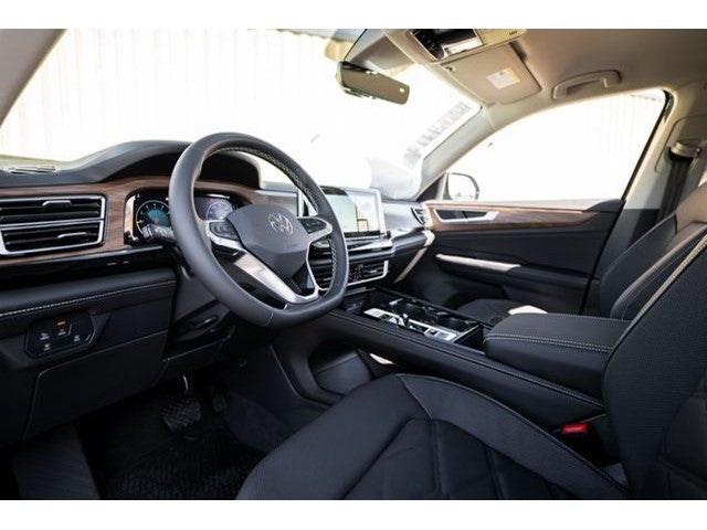 2026 Volkswagen Atlas 2.0T SE w/ Technology