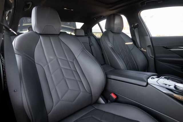 2025 BMW i5 xDrive40