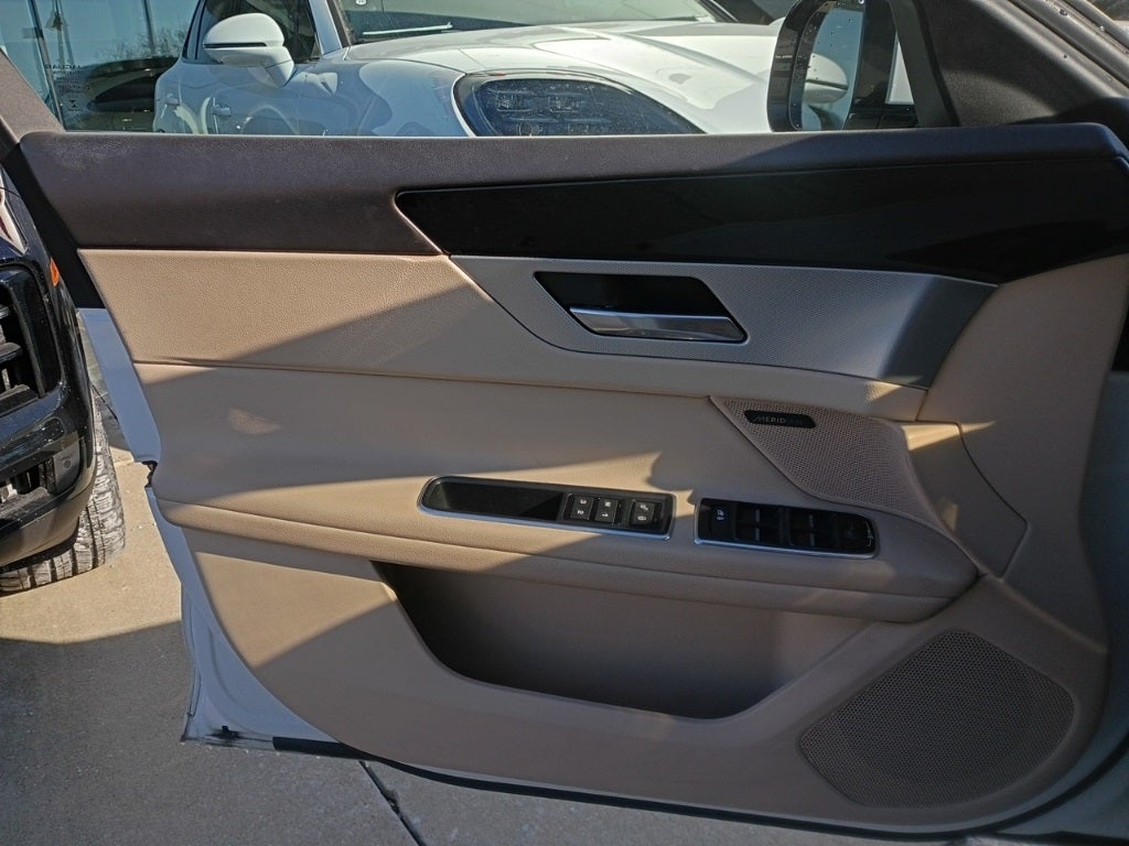 2017 Jaguar XF 35t Premium