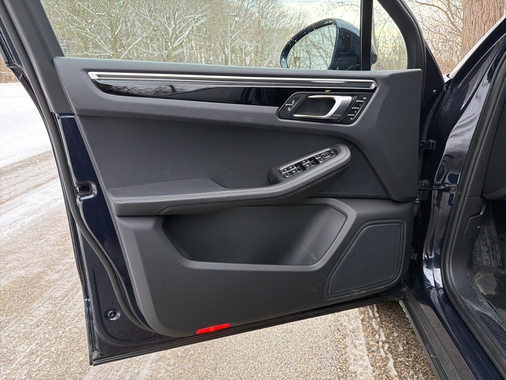2023 Porsche Macan AWD