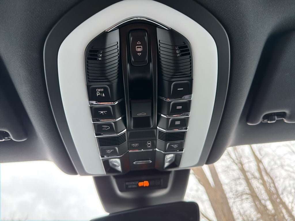 2023 Porsche Macan AWD