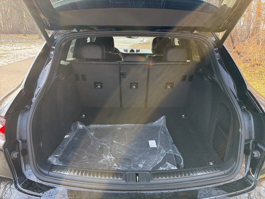 2025 Porsche Macan AWD