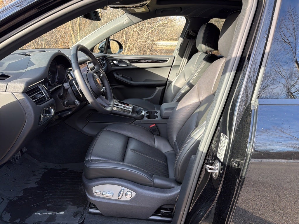 2025 Porsche Macan AWD