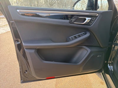 2025 Porsche Macan AWD