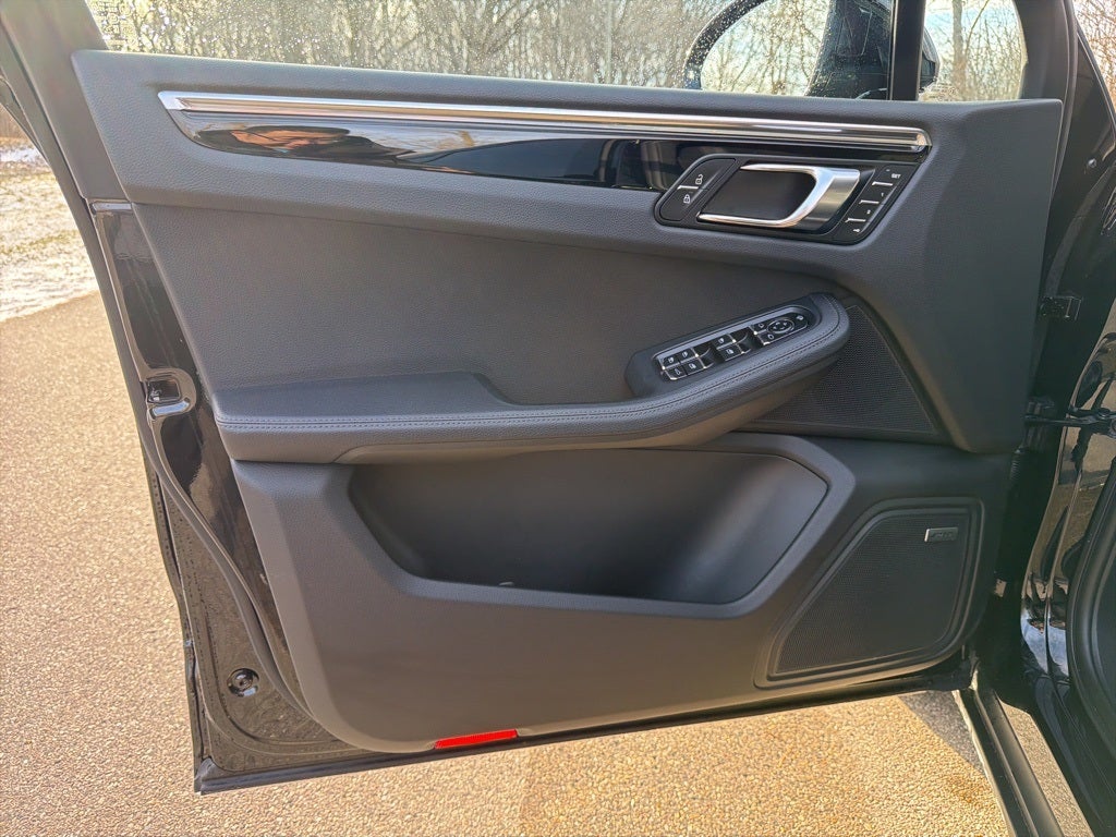 2025 Porsche Macan AWD