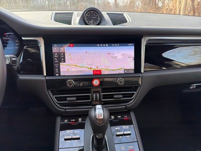 2025 Porsche Macan AWD