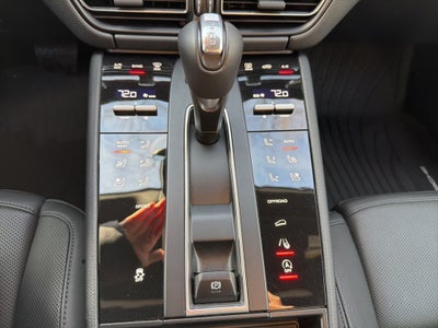 2025 Porsche Macan AWD