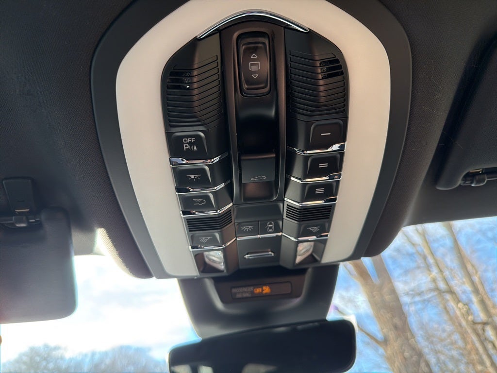 2025 Porsche Macan AWD