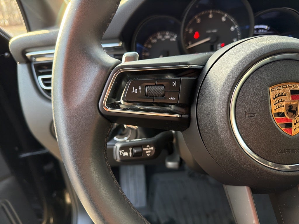 2025 Porsche Macan AWD