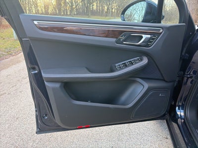 2023 Porsche Macan T