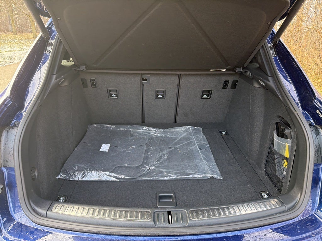 2025 Porsche Macan AWD