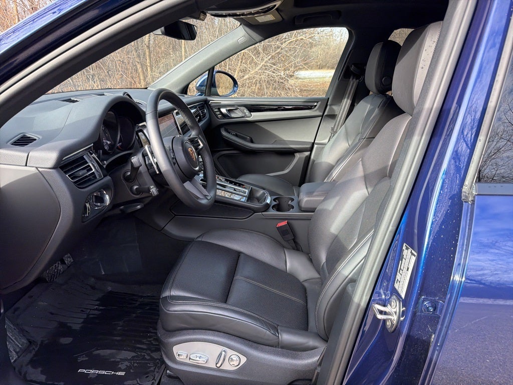 2025 Porsche Macan AWD
