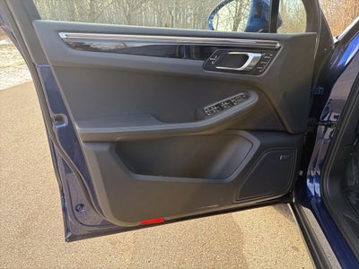 2025 Porsche Macan AWD