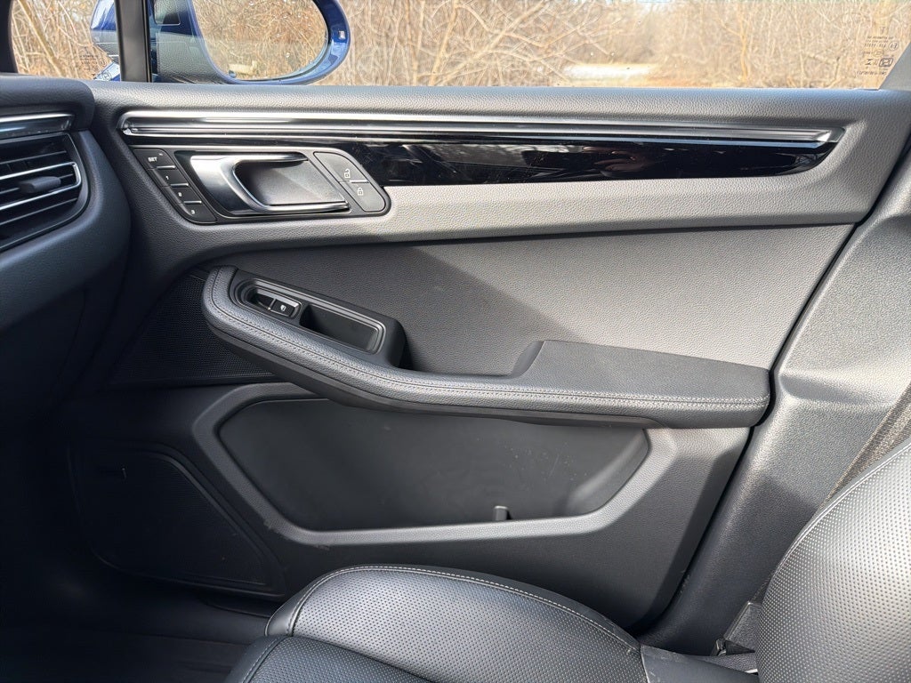 2025 Porsche Macan AWD