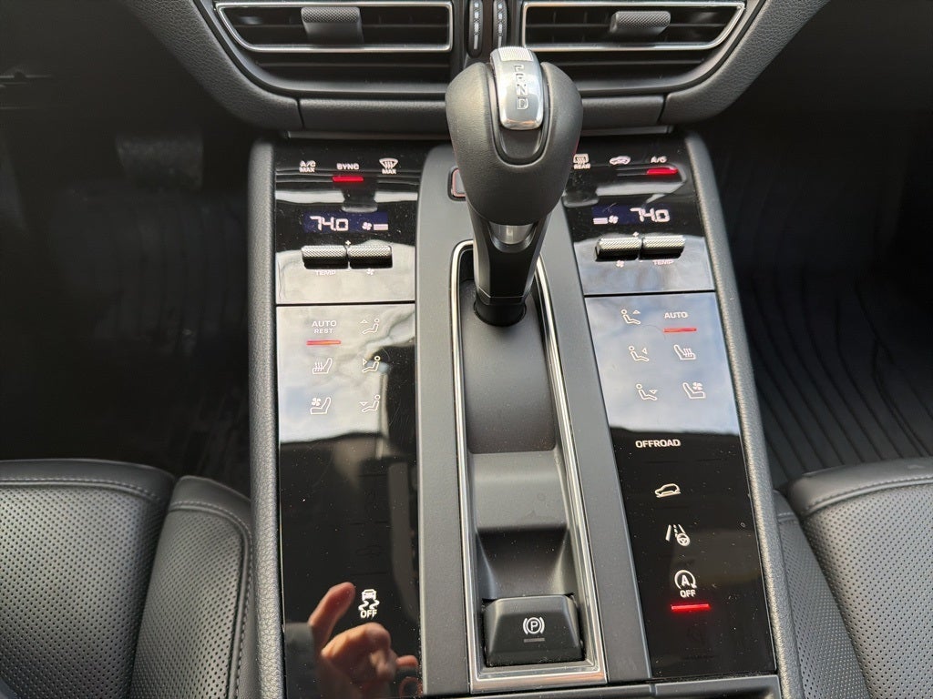 2025 Porsche Macan AWD