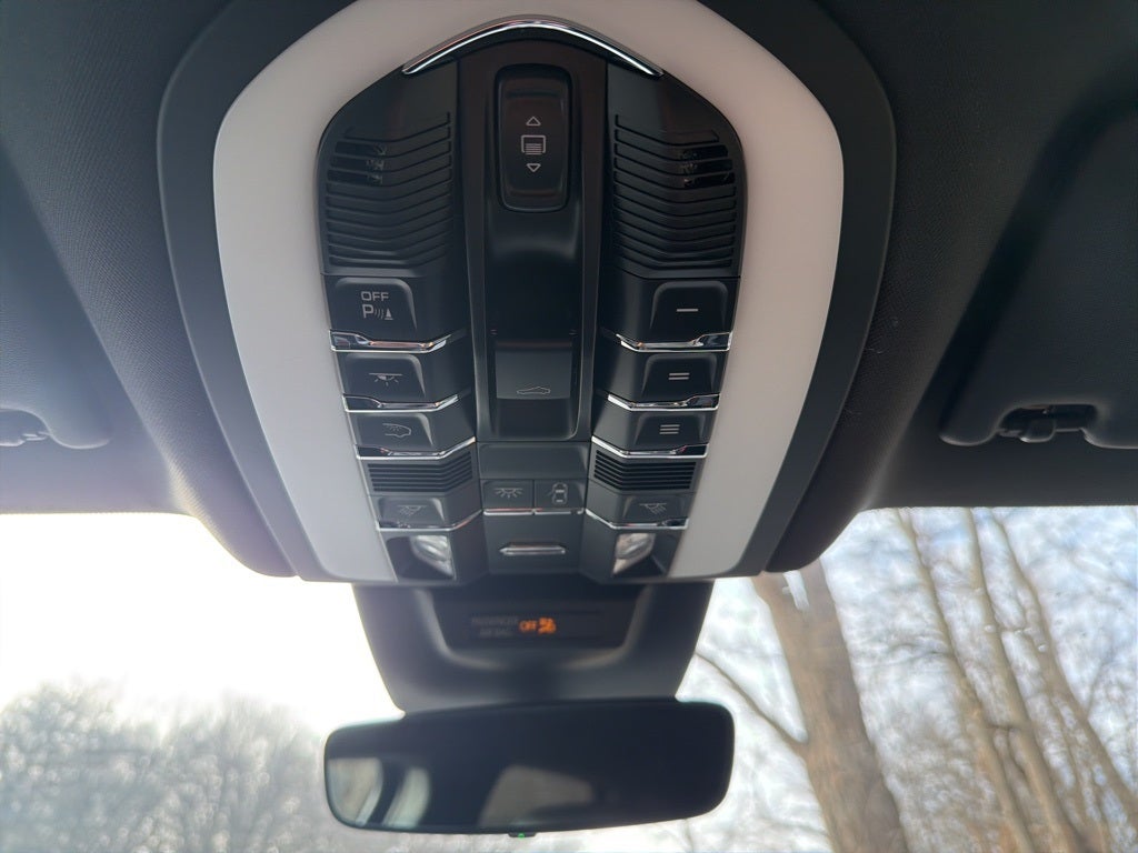 2025 Porsche Macan AWD