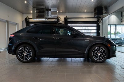 2025 Porsche Macan Electric Premium