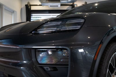 2025 Porsche Macan Electric Premium