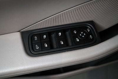 2025 Porsche Macan Electric Premium