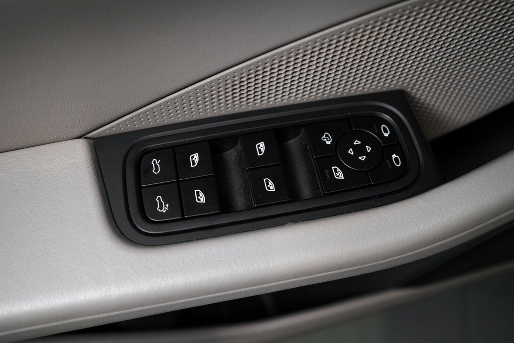 2025 Porsche Macan Electric Premium