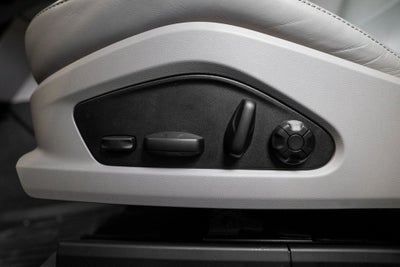 2025 Porsche Macan Electric Premium