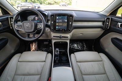 2023 Volvo XC40 B5 Plus Dark Theme