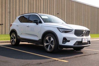 2023 Volvo XC40 B5 Plus Dark Theme