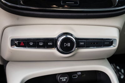 2023 Volvo XC40 B5 Plus Dark Theme