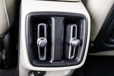 2023 Volvo XC40 B5 Plus Dark Theme