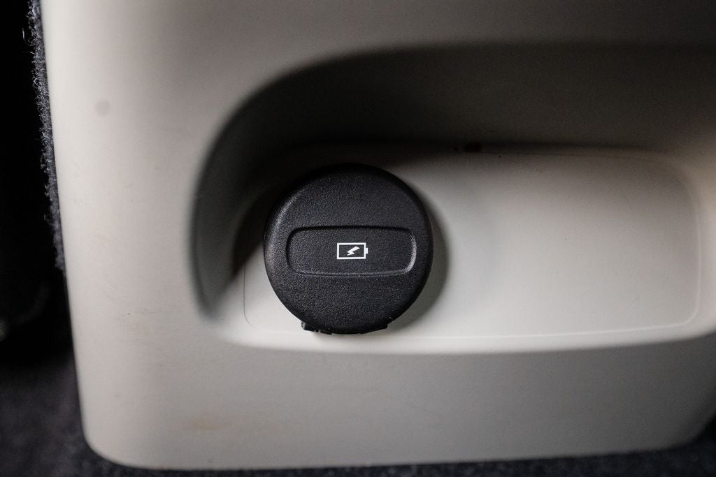 2023 Volvo XC40 B5 Plus Dark Theme