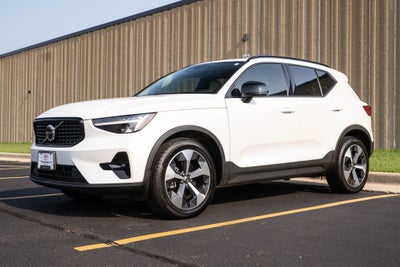 2023 Volvo XC40 B5 Plus Dark Theme