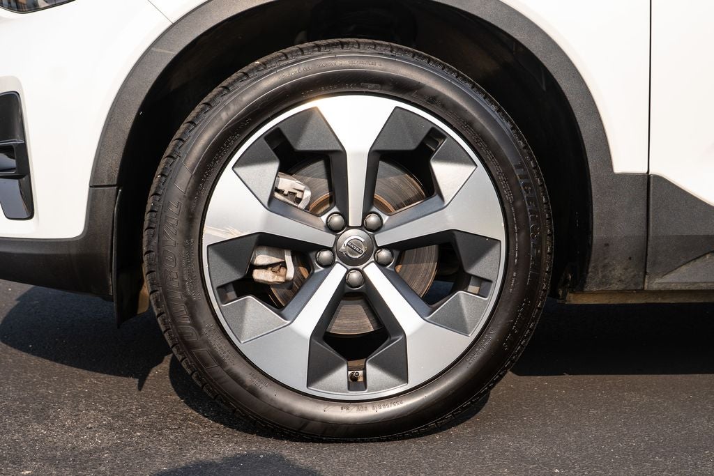 2023 Volvo XC40 B5 Plus Dark Theme